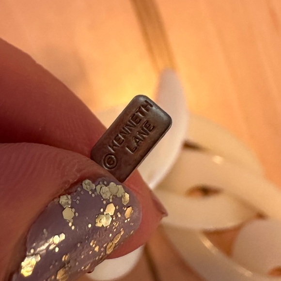 Kenneth Jay Lane Resin Link Statement Necklace - Picture 3 of 5